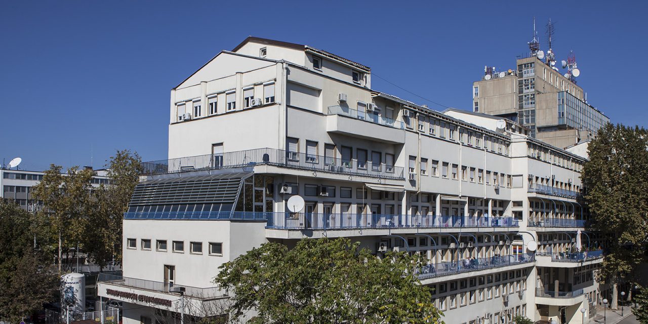 A világon első ízben Belgrádban hajtottak végre méhátültetést egypetéjű ikrek között