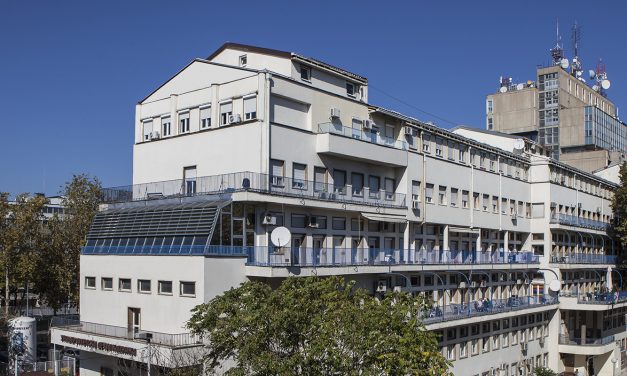 A világon első ízben Belgrádban hajtottak végre méhátültetést egypetéjű ikrek között