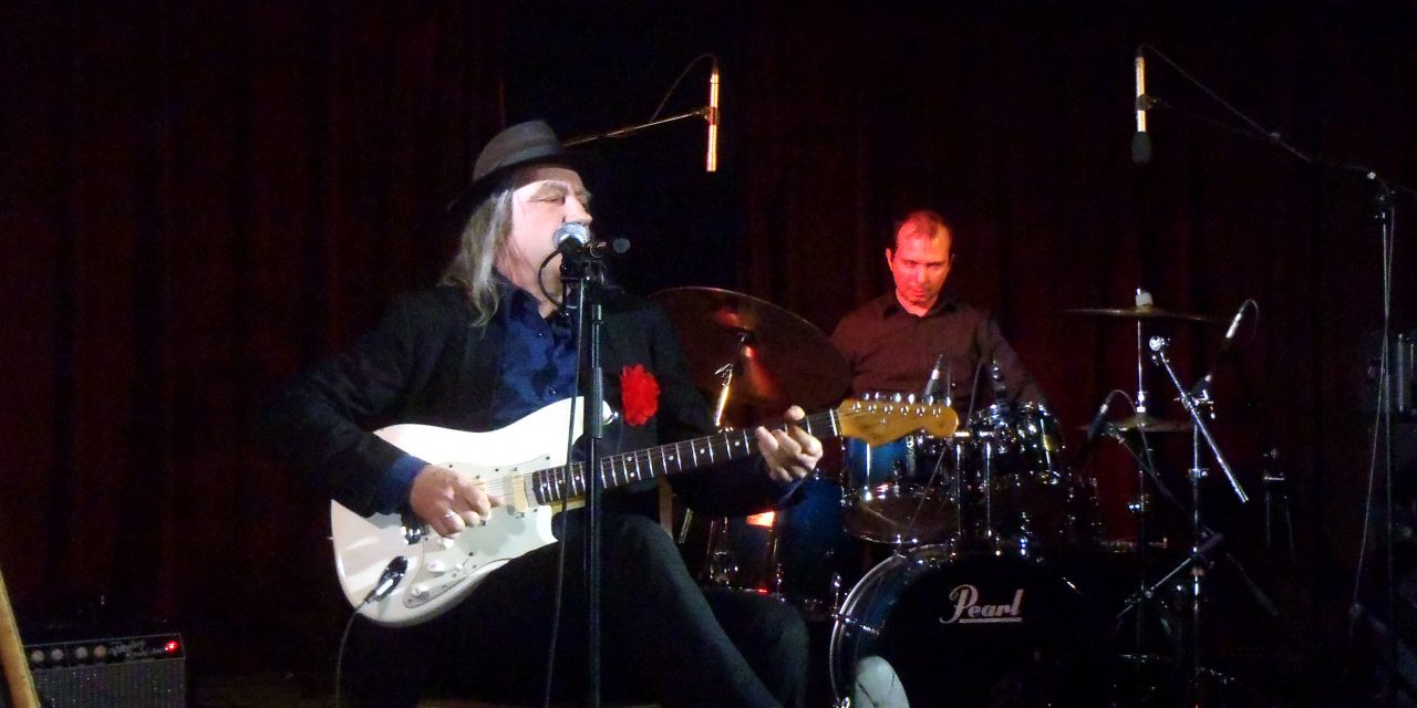 <span class="entry-title-primary">Huszonöt év bluesvarázs (videóval)</span> <span class="entry-subtitle">„Szegény ember Mark Knopflere” és a kristálygömb </span>