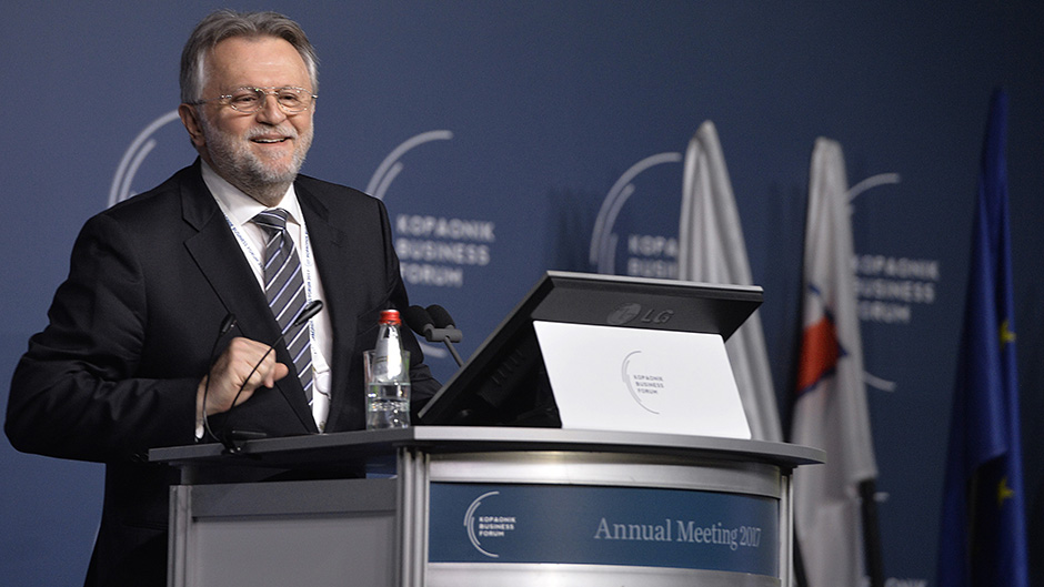 „Mindenki szorítson a nadrágszíjon”