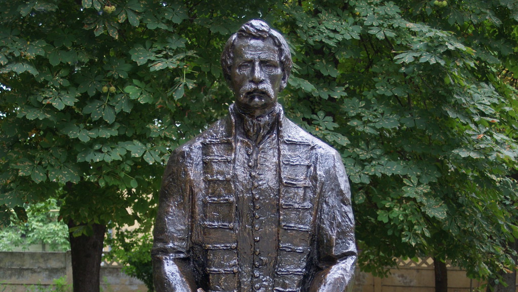 <span class="entry-title-primary">Arany János immár maga is címeres velszi bárd</span> <span class="entry-subtitle">A kétszáz éve született magyar költőt posztumusz díszpolgárrá avatták a walesi Montgomeryben</span>