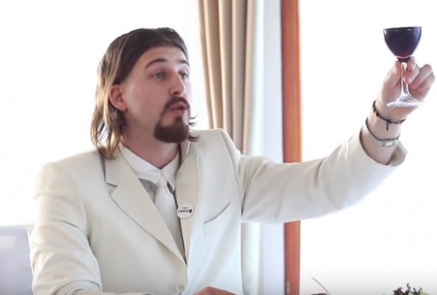 <span class="entry-title-primary">Beli: Srebrenica, Koszovó, Oroszország</span> <span class="entry-subtitle">A legviccesebb elnökjelölt szerint Koszovó Szerbia része kell, hogy maradjon, Oroszországhoz húz a szíve, Srebrenicán pedig nem történt népirtás</span>