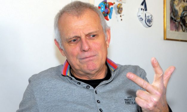 Tatatira 2: A Kock(ic)a el van vetve