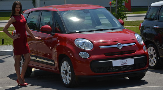 Topolyára két, Pacsérra egy Fiat 500L személygépkocsi jutott