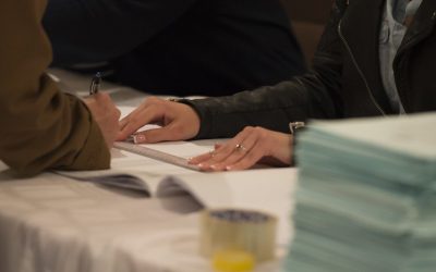 A két éve elhunyt újságírónőt is a szavazóurnákhoz várják