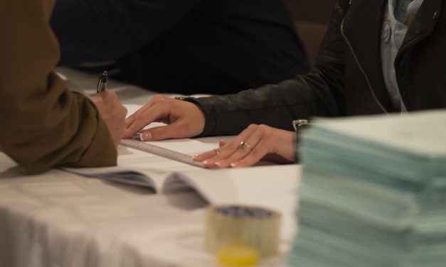 Szavaznak a halottak és a 120 évnél idősebbek is!