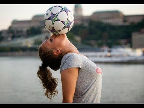 Lisától kötényt kaptak a fiúk