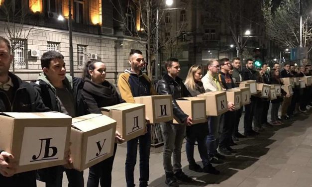 <span class="entry-title-primary">Átadták a Jankovićot támogató aláírásokat is</span> <span class="entry-subtitle">A Magyar Mozgalom Szabadkán, Topolyán, Magyarkanizsán és Zentán gyűjtötte az aláírásokat</span>