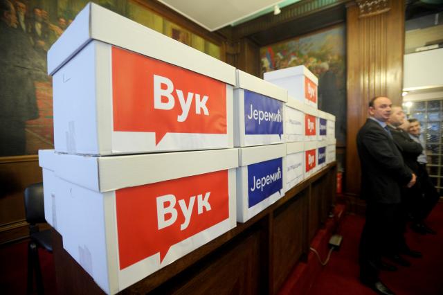 Jeremić is átadta az aláírásokat