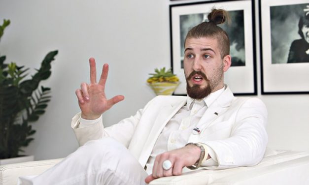 A fehér lovon ülő trójai faló