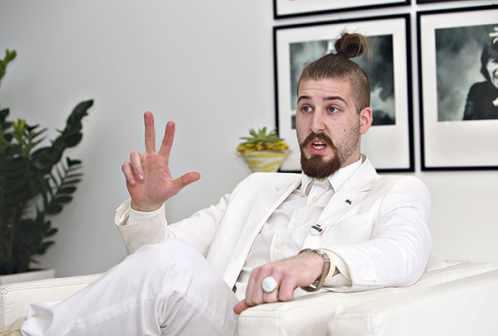 A fehér lovon ülő trójai faló