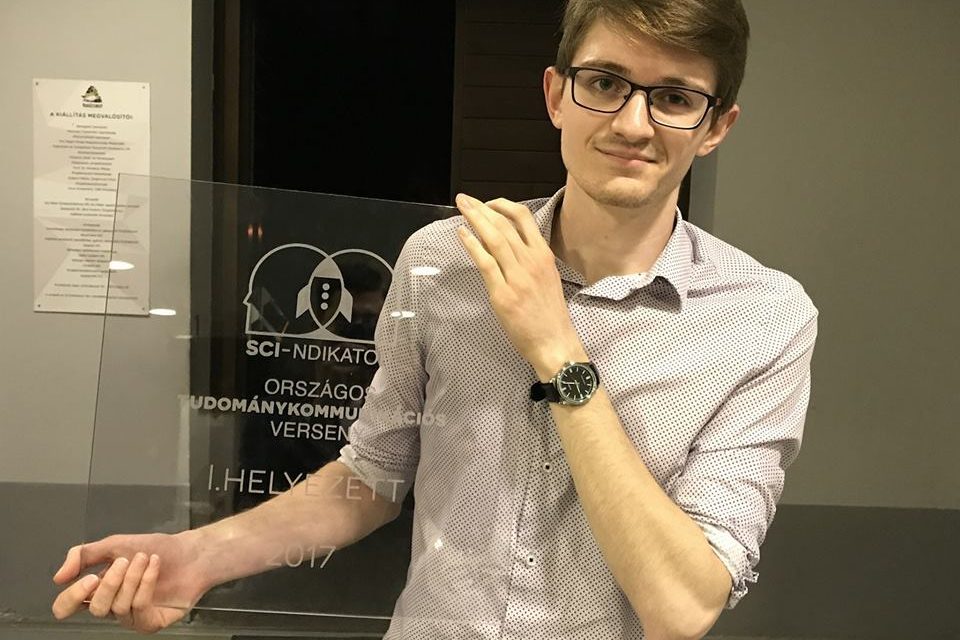 <span class="entry-title-primary">A magyarkanizsai Muhi Kristóf nyerte az SCI-ndikátor fődíját!</span> <span class="entry-subtitle">Muhi Kristóf vakok számára tervezett mobilapplikációnak köszönhetően részt vehet a Science for Peace rendezvényen New Yorkban</span>