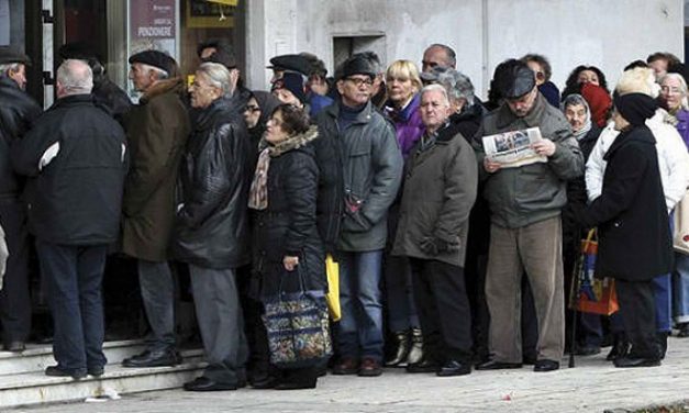 Ha még nincs új személyije, akkor is fel tudja venni a nyugdíját