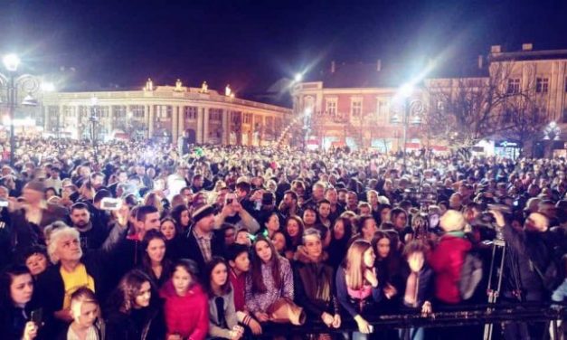 <span class="entry-title-primary">Kikapcsolták a kamerákat a Georgiev-tüntetésen (FRISSÍTVE, VIDEÓVAL)</span> <span class="entry-subtitle">Megtelt a főtér – Megszólalt a polgármester asszony</span>