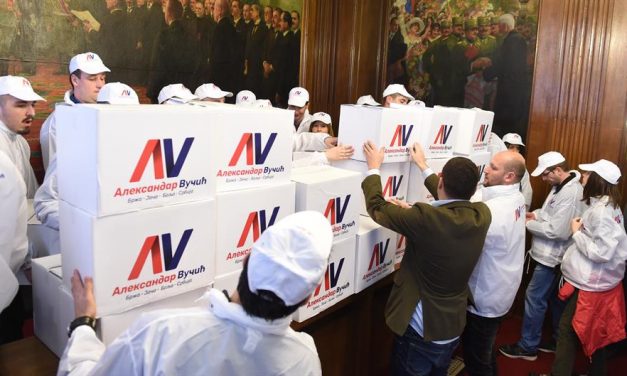 <span class="entry-title-primary">Átadták a Vučićot támogató aláírásokat (FRISSÍTVE)</span> <span class="entry-subtitle">A dokumentumokat tartalmazó dobozok valamelyikében ott van a VMSZ vezetőinek aláírása is</span>