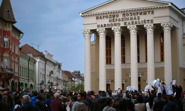 Hétre ma várjuk a Népszínháznál! (KÉPGALÉRIÁVAL)
