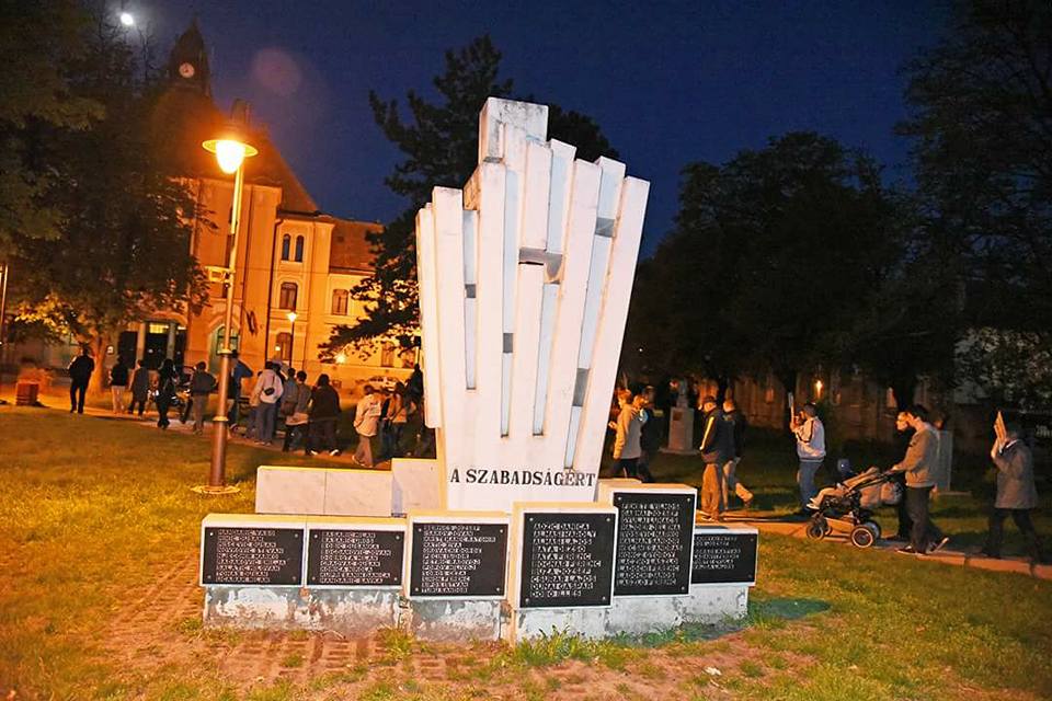 <span class="entry-title-primary">Magyarkanizsa újra megmozdult a diktatúra ellen (VIDEÓVAL és KÉPGALÉRIÁVAL)</span> <span class="entry-subtitle">Vasárnap a csönd városában megtartották a második spontán, békés sétát</span>