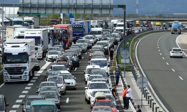 <span class="entry-title-primary">Ötórás várakozás a határon</span> <span class="entry-subtitle">Káosz a horvát-szlovén átkelőknél</span>