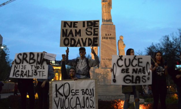 Tojással dobálták meg a szabadkai tüntetőket