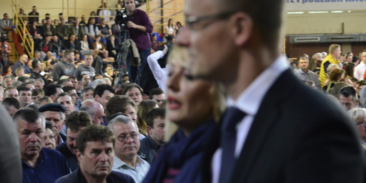 Tömeges szerződéskötés a Prosperitatival