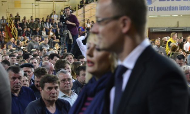 Tömeges szerződéskötés a Prosperitatival