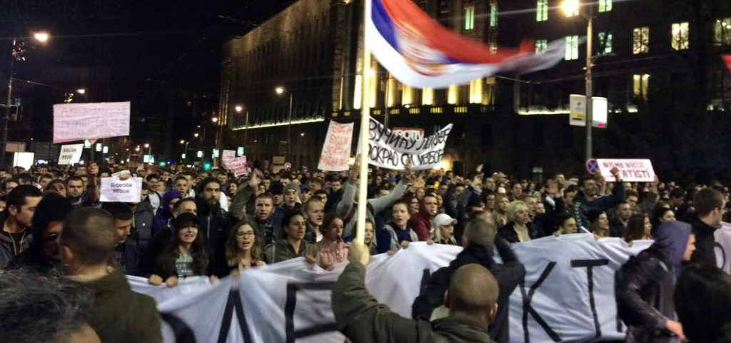 Mégsem szünetelnek a tüntetők