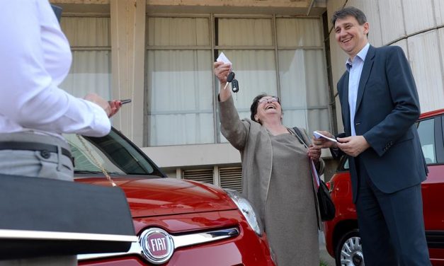 Autót nyert a rosszul címzett borítékkal