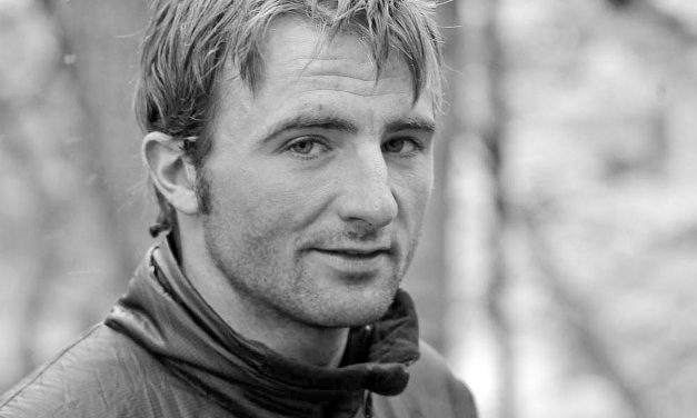 Szörnyethalt egy svájci hegymászó a Mount Everest közelében