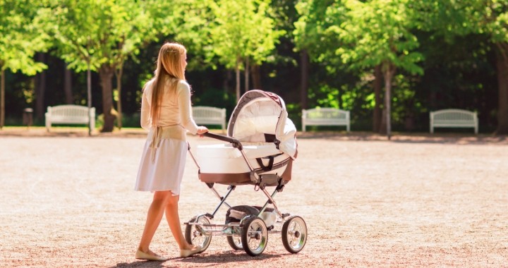 Legalább minimálbér jár a szülési szabadságon lévő kismamáknak