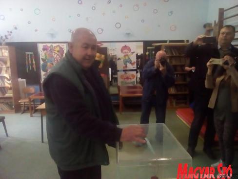 Pásztor-nyilatkozattal kampánycsendet sért a Magyar Szó