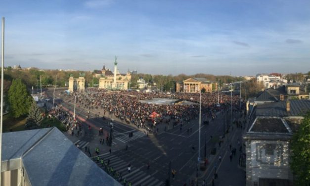 Otthagyta az Origót a fotórovat vezetője