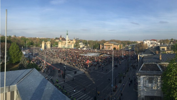 Otthagyta az Origót a fotórovat vezetője