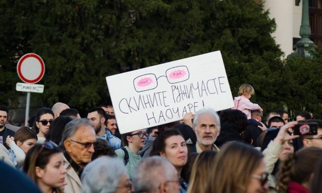 <span class="entry-title-primary">Vulin és a „sárga” szerkesztők</span> <span class="entry-subtitle">Növekszik a feszültség a keddi tüntetések előtt</span>