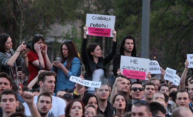 Keddtől radikalizálódnak a tüntetések