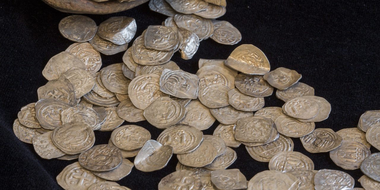 <span class="entry-title-primary">Árpád-kori éremkincs</span> <span class="entry-subtitle">Az ezüstérméket az orosházi Nagy Gyula Területi Múzeumban mutatták be</span>