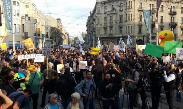 Fantomok nyomában a tüntetők Belgrádban