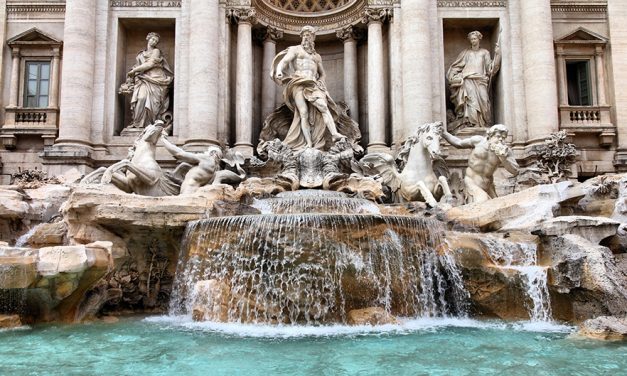 Egy év alatt másfél millió dollárnyi fémpénzt dobtak a Trevi-kútba