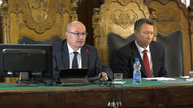 <span class="entry-title-primary">Haladó trágárságok és agrárművészek</span> <span class="entry-subtitle">Hogyan kerülhet egy eddig élelmiszergyártással és takarmánykeveréssel foglalkozó szakember egy művelődési intézmény élére?</span>