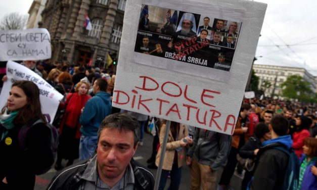 Tizenharmadik napja tart a tiltakozás