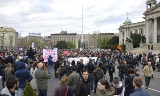 Újabb tüntetés Belgrádban