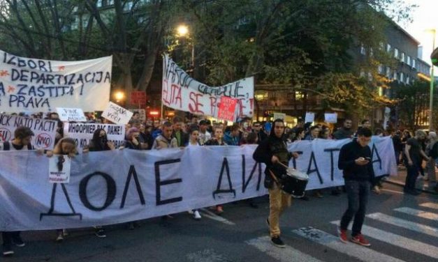 A tanügyeseket is utcára hívják a tüntetők