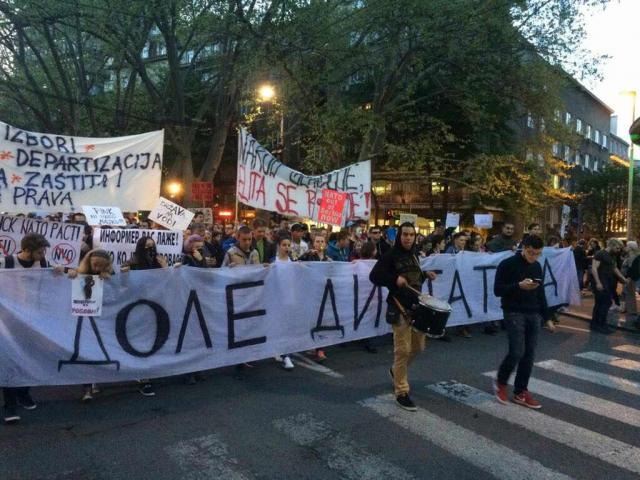 A tanügyeseket is utcára hívják a tüntetők