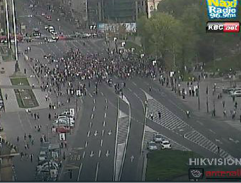 <span class="entry-title-primary">Belgrádban és Újvidéken is tiltakoztak a diktatúra ellen (FRISSÍTVE)</span> <span class="entry-subtitle">Tüntetők a szerbiai képviselőház előtt</span>