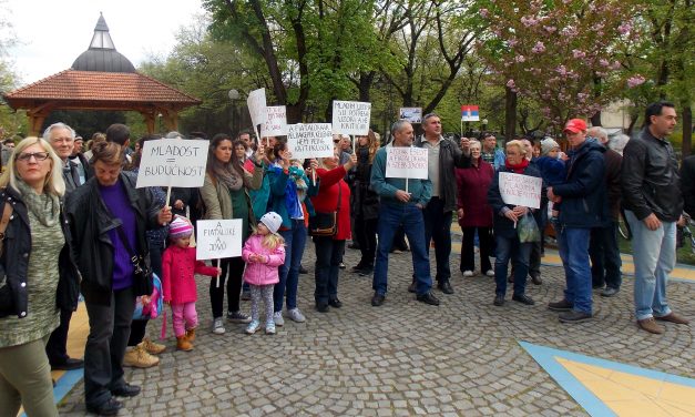 <span class="entry-title-primary">„Csupán az hiányzik, hogy mindannyian felbátorodjunk”</span> <span class="entry-subtitle">Zenta is támogatja az egyetemisták megmozdulásait</span>