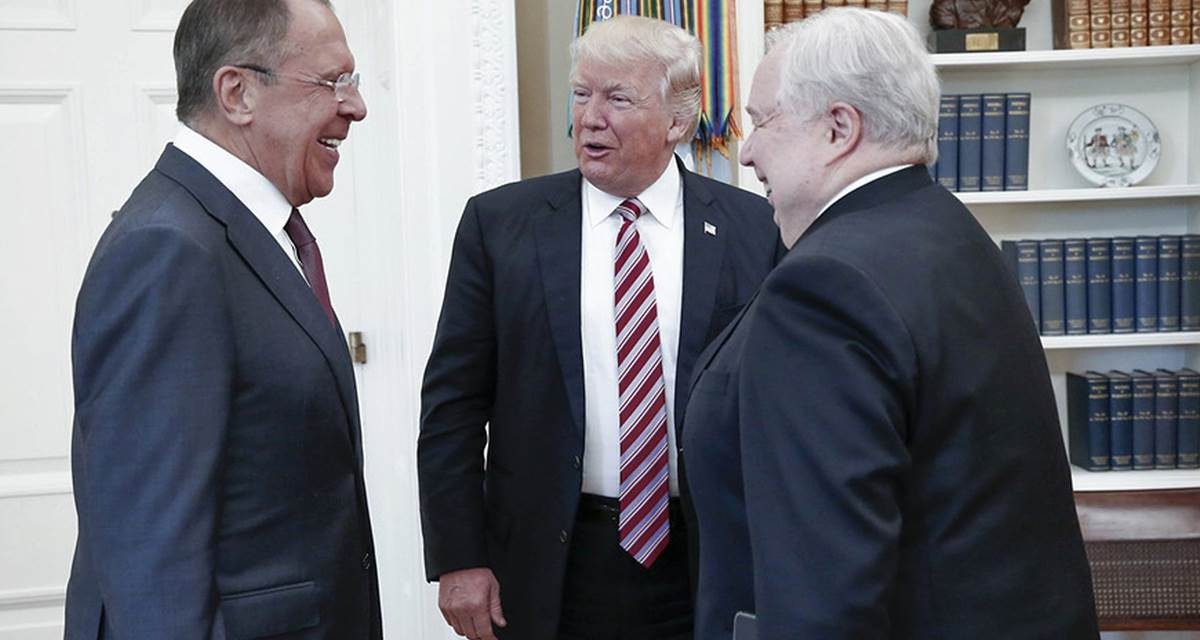 <span class="entry-title-primary">Balek vagy szélhámos – netán hazaáruló (Trumpizmusok)</span> <span class="entry-subtitle">Orosz szemfényvesztők az Ovális Irodában</span>