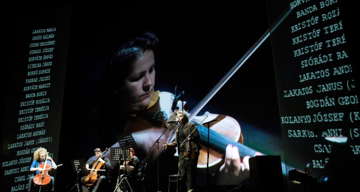 <span class="entry-title-primary">371 meggyilkolt cigány csecsemő</span> <span class="entry-subtitle">A holokauszt roma áldozataira emlékeztek a budapesti Nemzeti Színházban</span>