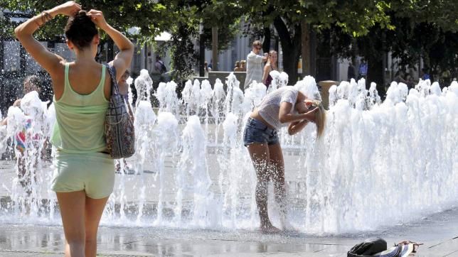 Strandidővel búcsúzik a tavasz