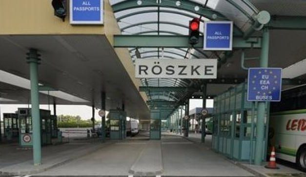 Magyar határrendészeket vettek őrizetbe Röszkén