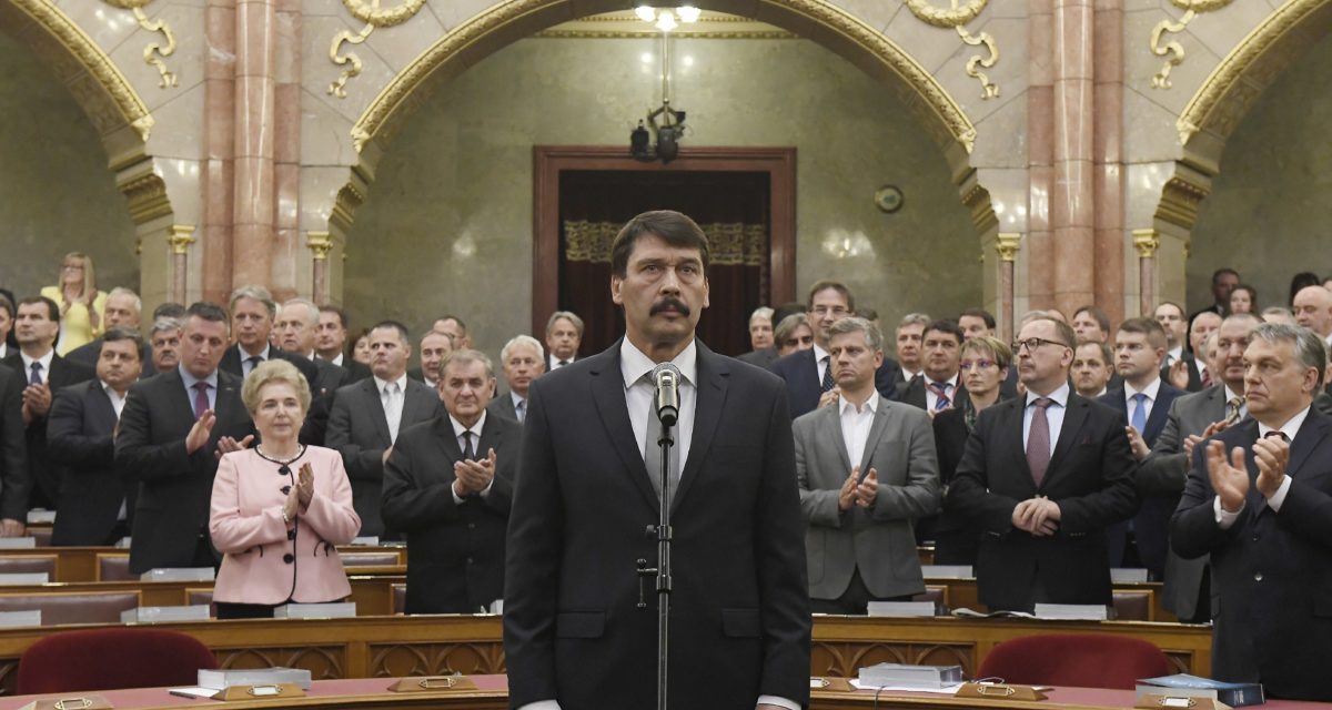 <span class="entry-title-primary">Áder János letette az esküt</span> <span class="entry-subtitle">Magyarország államfője drámai mértékűnek nevezte a politikai közbeszéd állapotának romlását</span>