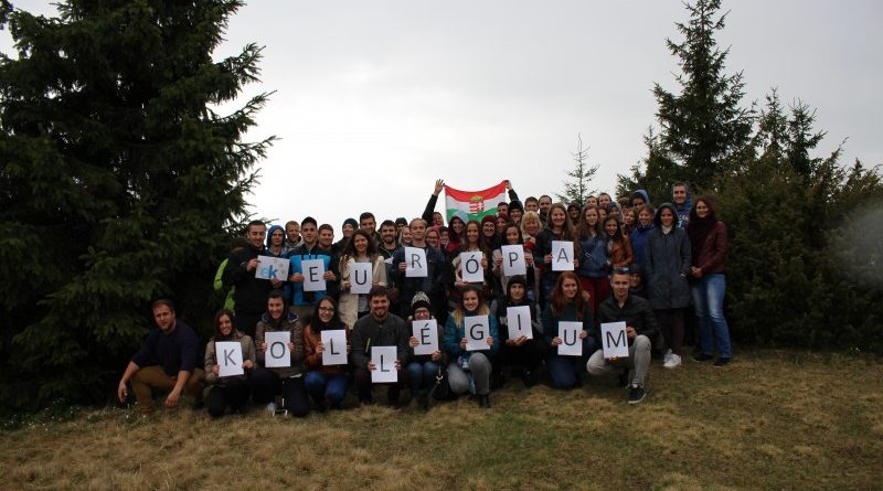 <span class="entry-title-primary">Felmondott az Európa Kollégiumban Kasza Csongor</span> <span class="entry-subtitle">Az egyetemistákkal italozó pedagógus azonnali hatállyal távozott az intézményből</span>